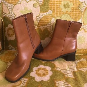 Leather upper naturalizer square toe boots